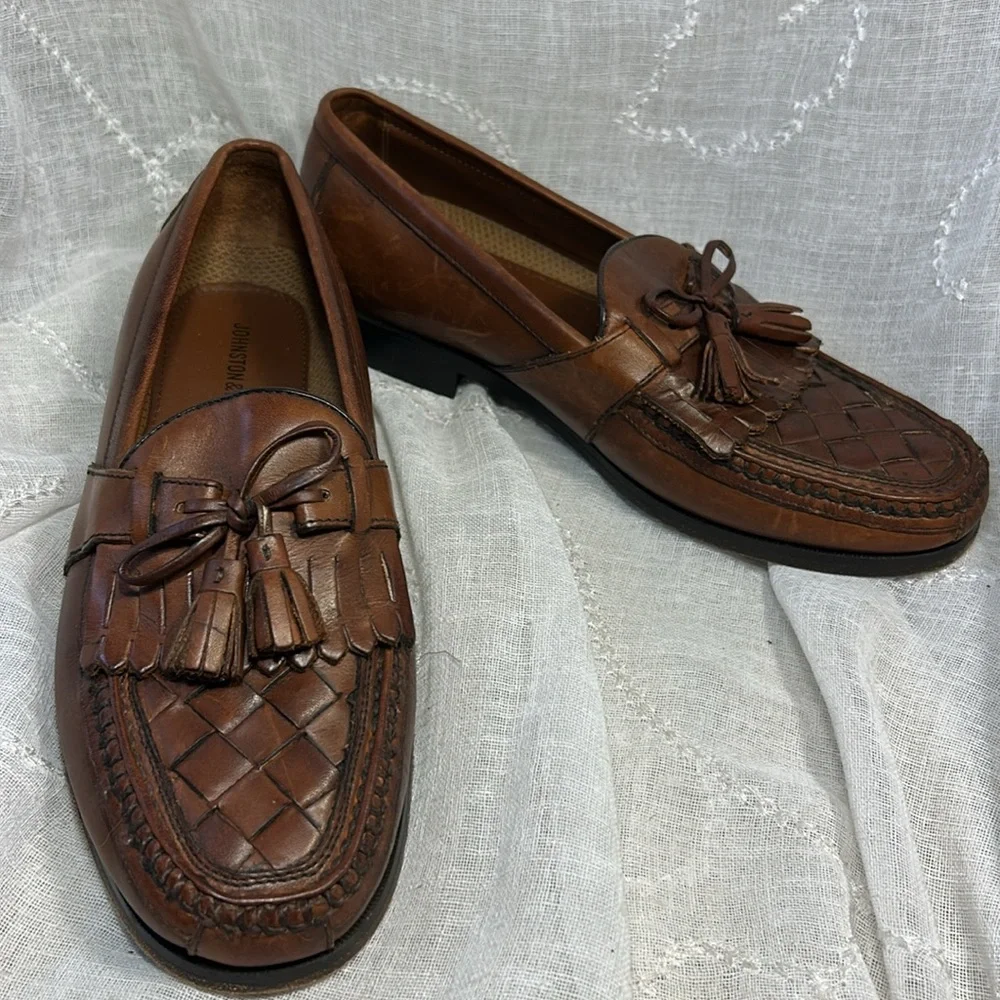 Johnston and Murphy leather loafers with tussles almost NEW